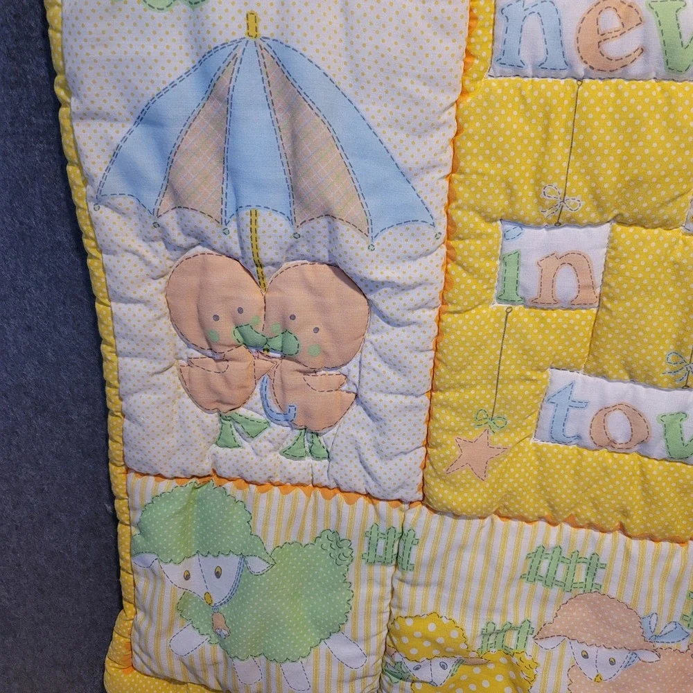VIntage Downlon‎ Baby Quilt Yellow New Kid In Town Crib Blanket